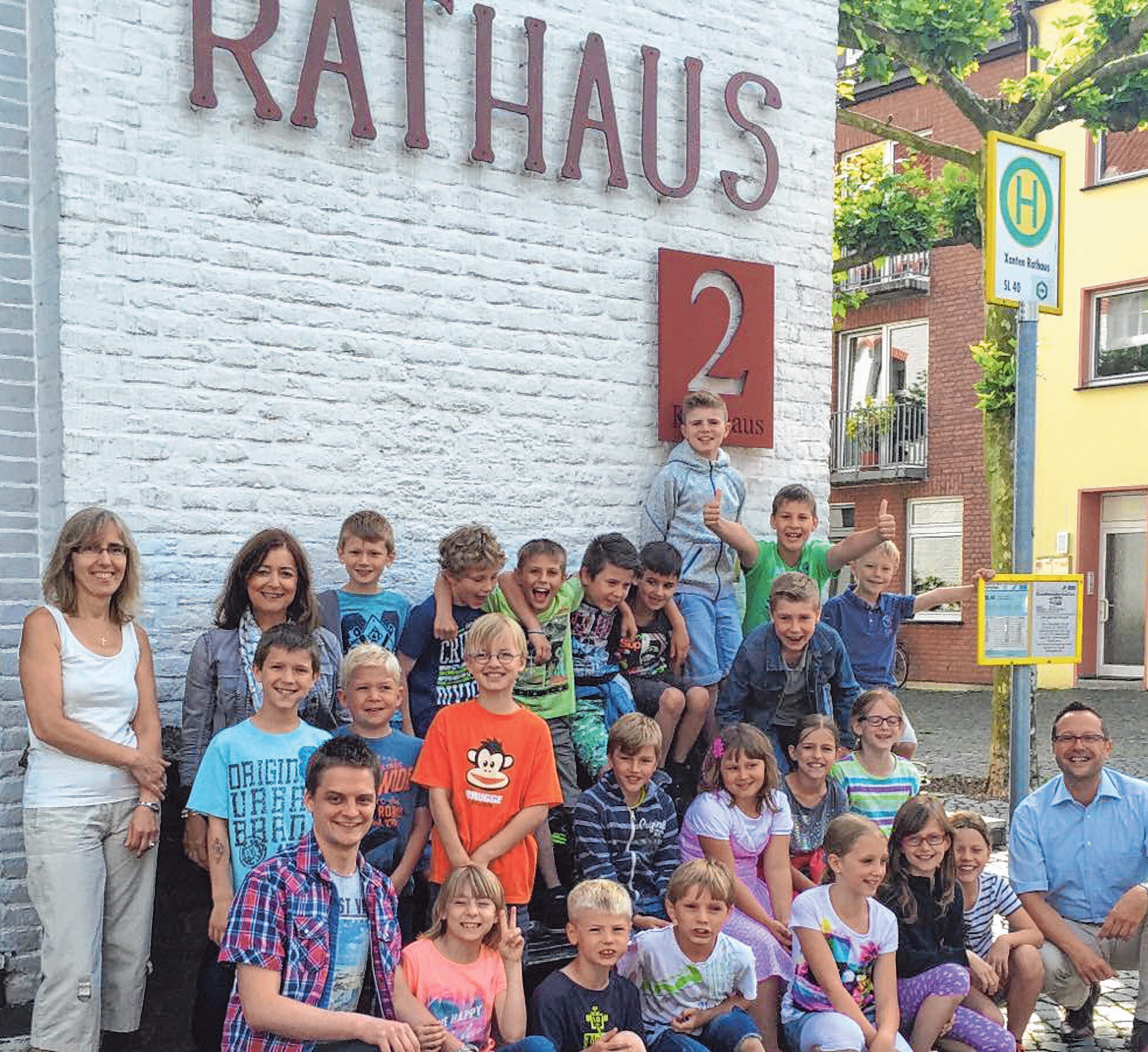 Die Klasse 3 a der Lüttinger Grundschule sah sich einmal gründlich im Xantener Rathaus um.