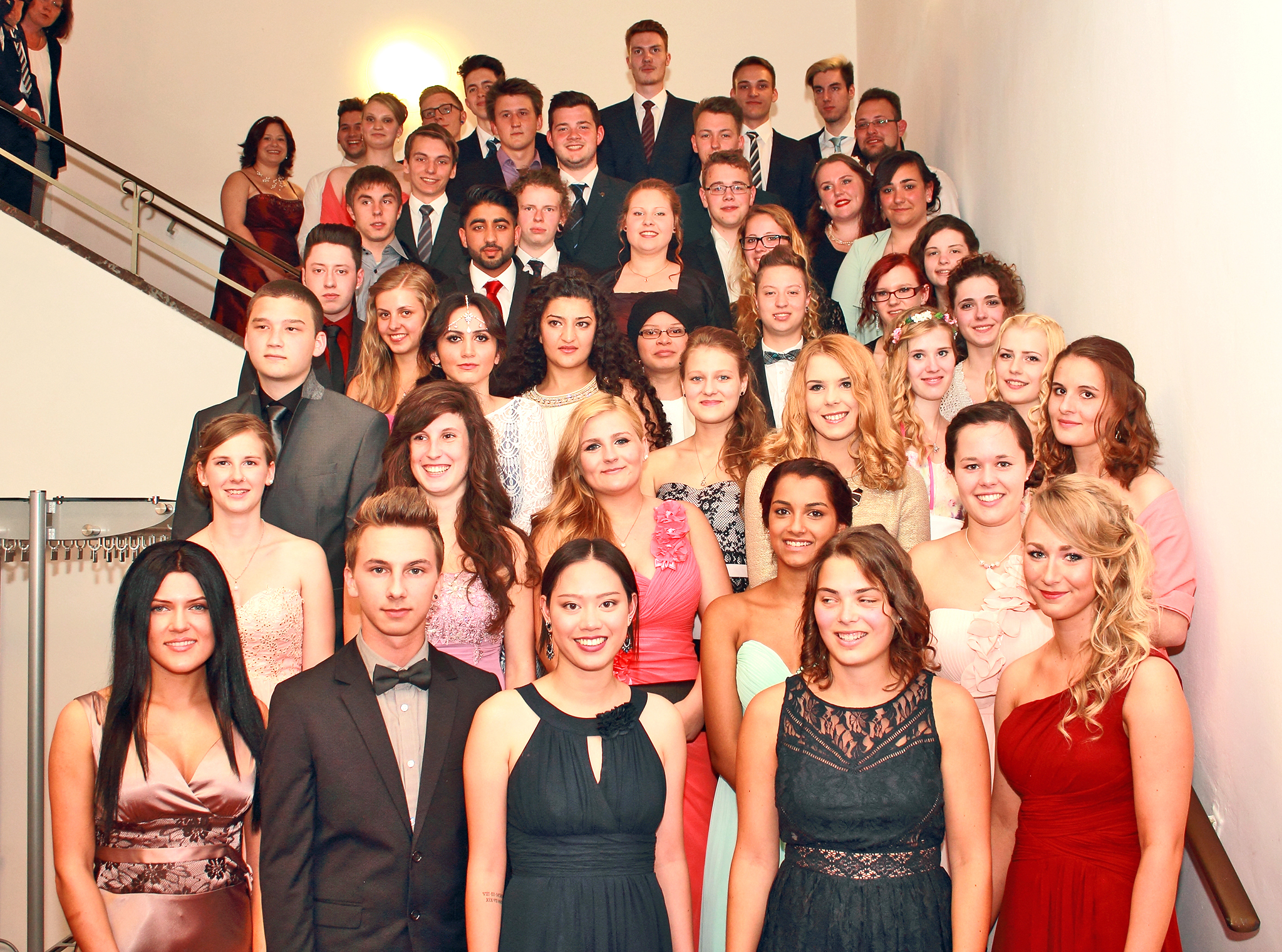 So könnte ein Abschlussfoto aussehen: Alle Schüler auf einem Bild, gut zu erkennen und ausgeleuchtet. Noch besser sind natürlich Bilder vom Profifotografen, wenn sie zur Veröffentlichung freigegeben sind. Foto: privat