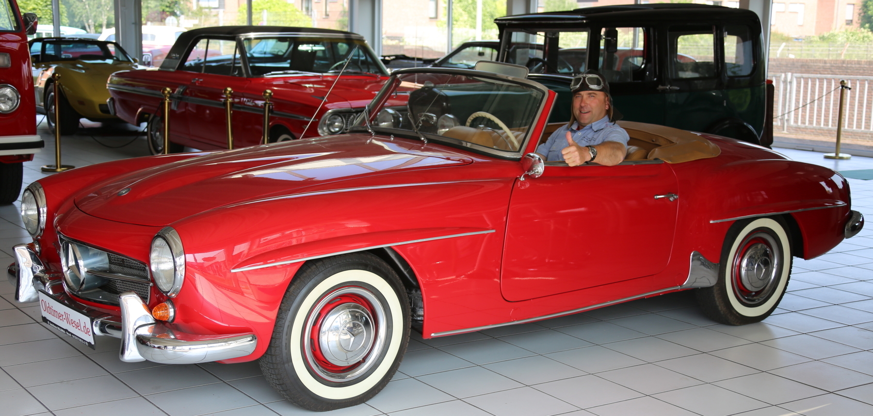 Rainer Bulenda in einem Mercedes 190 SL