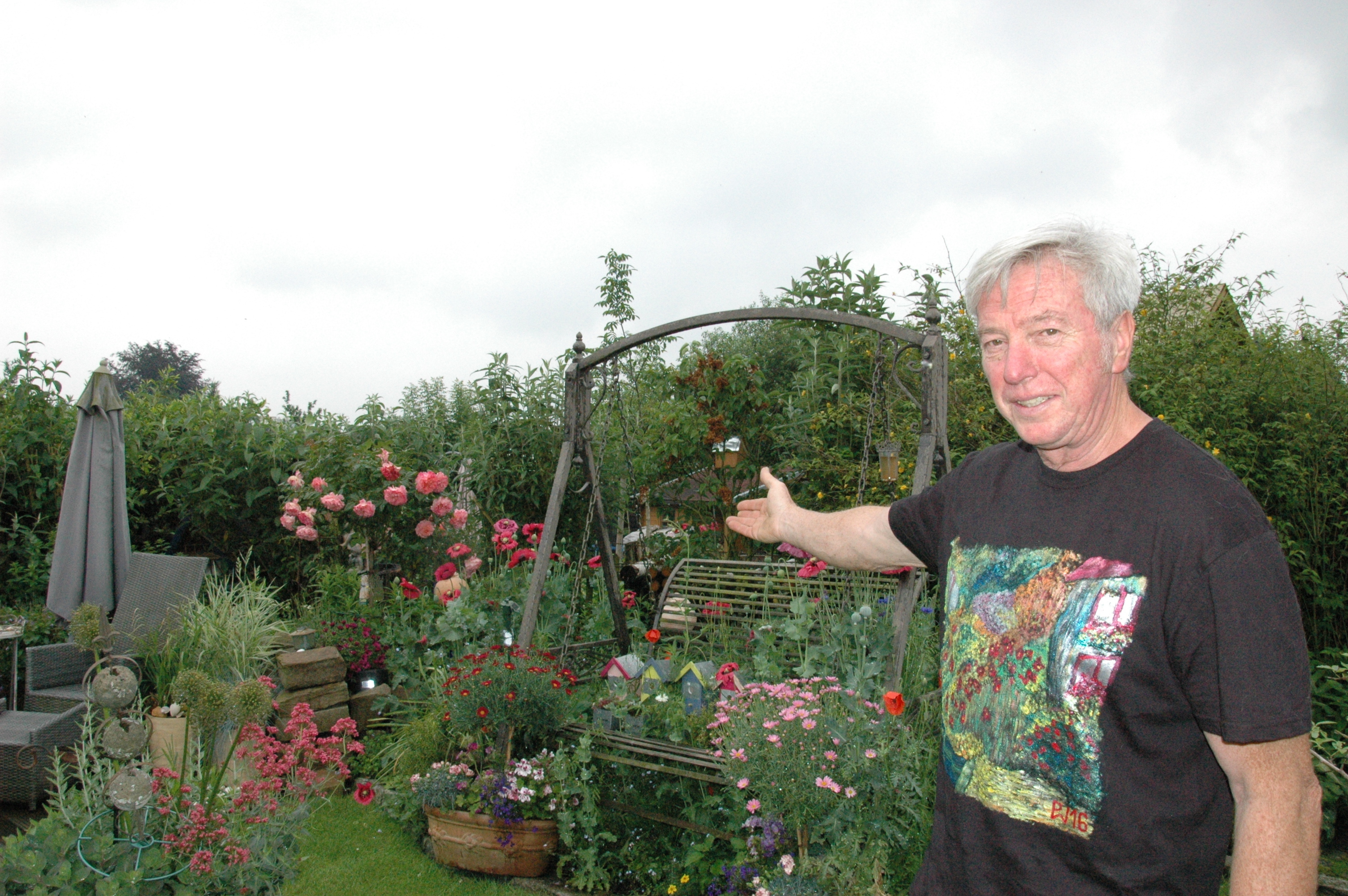 Peter Wallmeier freut sich auf die Gäste, die am kommenden Wochenende die Möglichkeit haben, seinen Garten genau unter die Lupe zu nehmen. Fotos (5): Baston