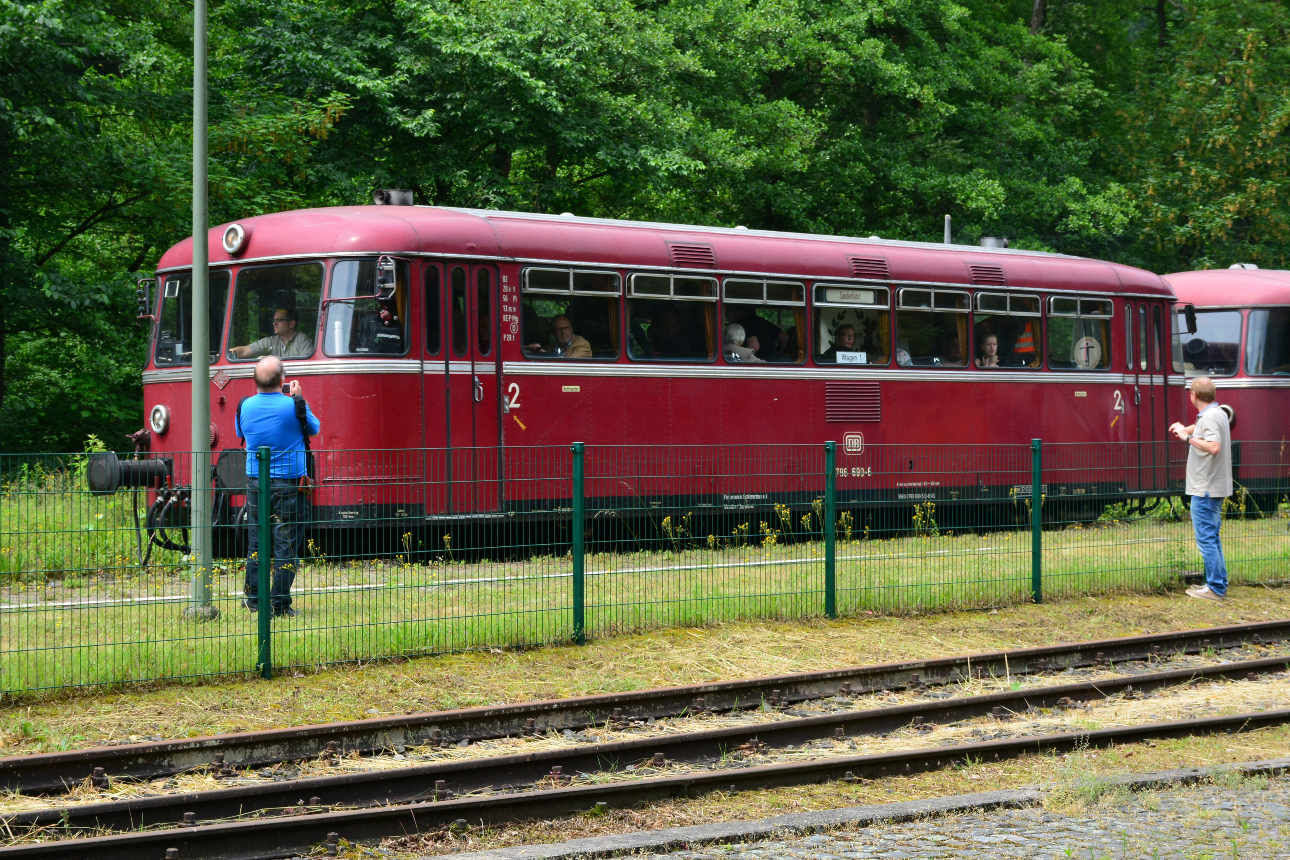 Uerdinger Schienenbus - auch "Roter Flizer" genannt. (rund 56 Sitzplätze pro Wagen)