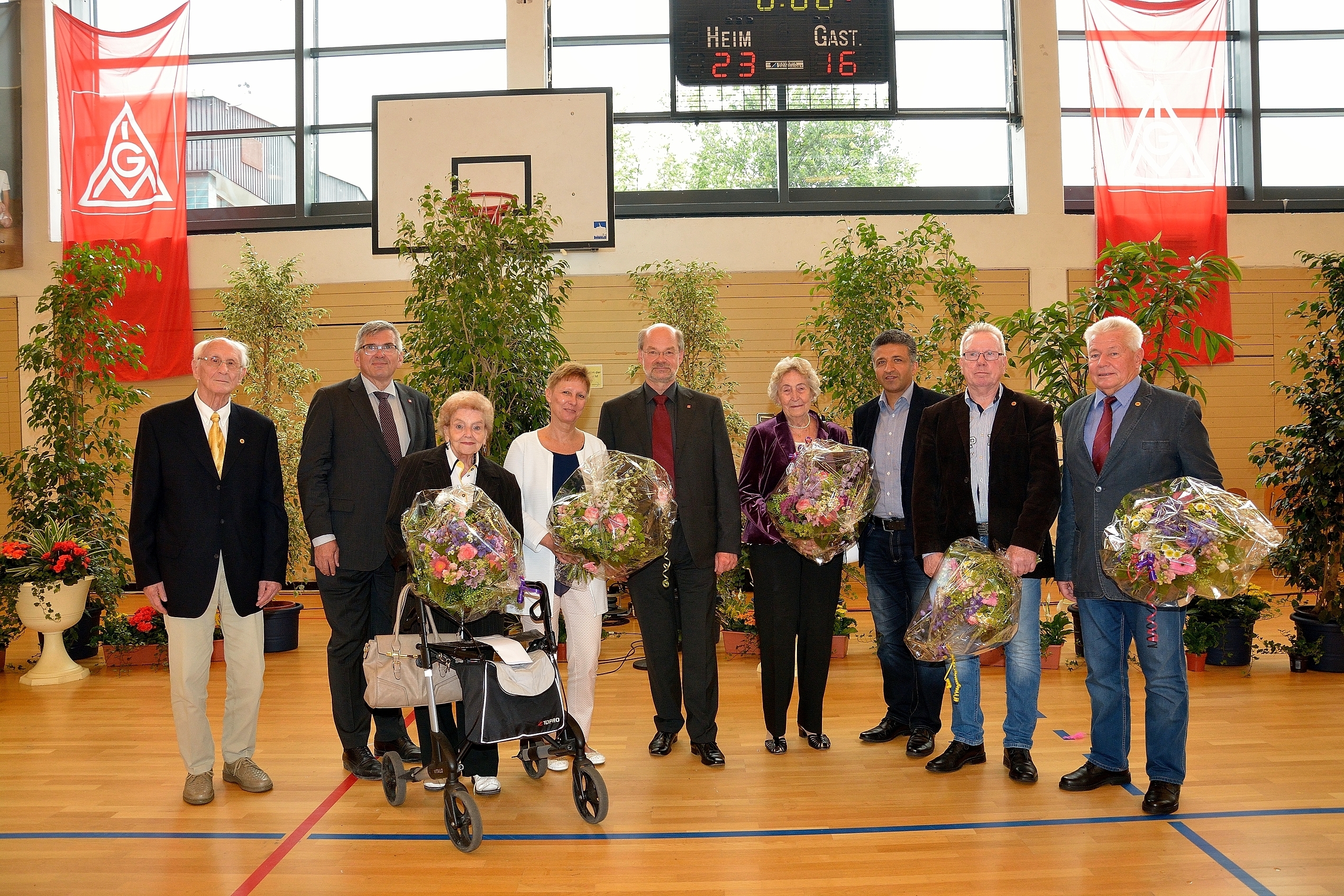 Am 11. Juni 2016 ehrte die IG Metall Gelsenkirchen im Rahmen ihres Sommerfestes "Tag der Metallerinnen und Metaller" ihre Jubilarinnen und Jubilare im Sportzentrum Schürenkamp.Foto.Kurt Gritzan
