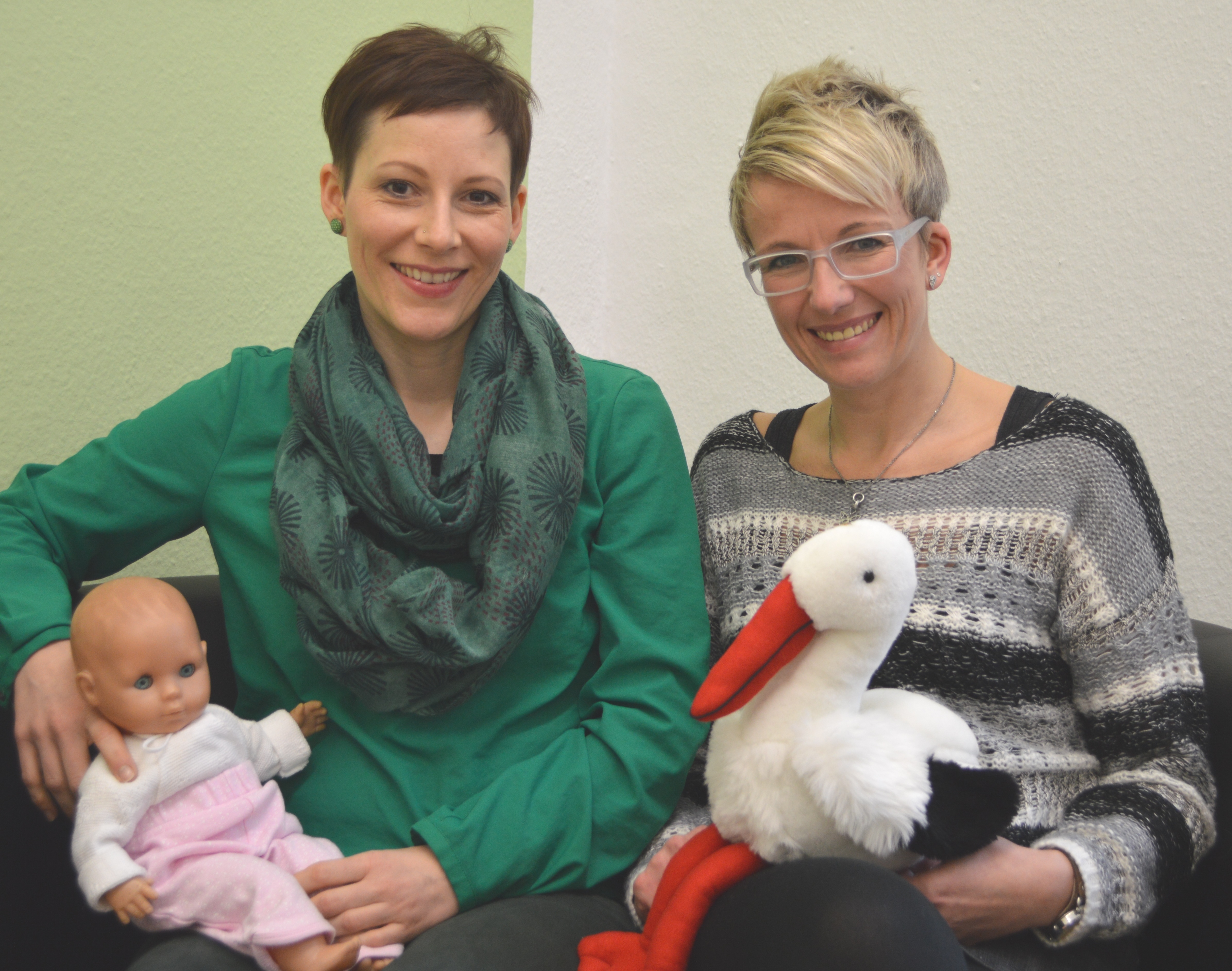 Hebamme Christina Daxberger und Sozialpädagogin Jessica Kuhl, Projekttandem „Gesunder Auftakt“, beraten und begleiten werdende Mütter und Eltern und vermitteln bei Bedarf auch weitergehende Hilfen.