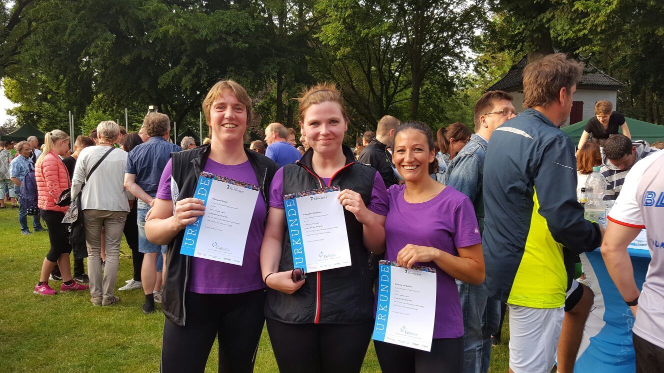 v.l.n.r.: Hildegard Nitsch, Alexandra Wiesmann und Melanie van Bebber der Caritas freuen sich über ihren 1. Platz im 5 km-Lauf.