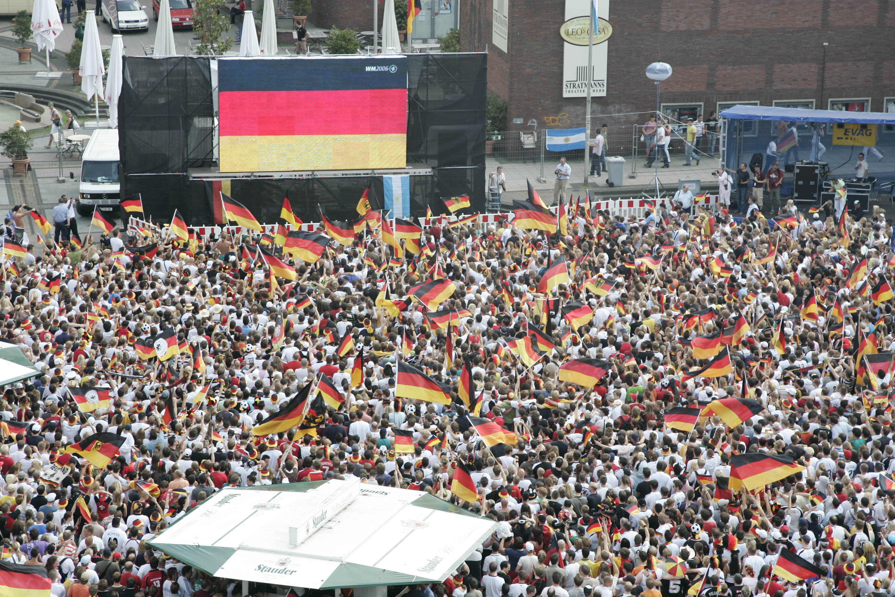 Am Donnerstag gibt es beim Sieg der deutschen Nationalmannschaft elf Minuten Freibier für die Besucher des Public Viewings auf dem
Kennedyplatz.