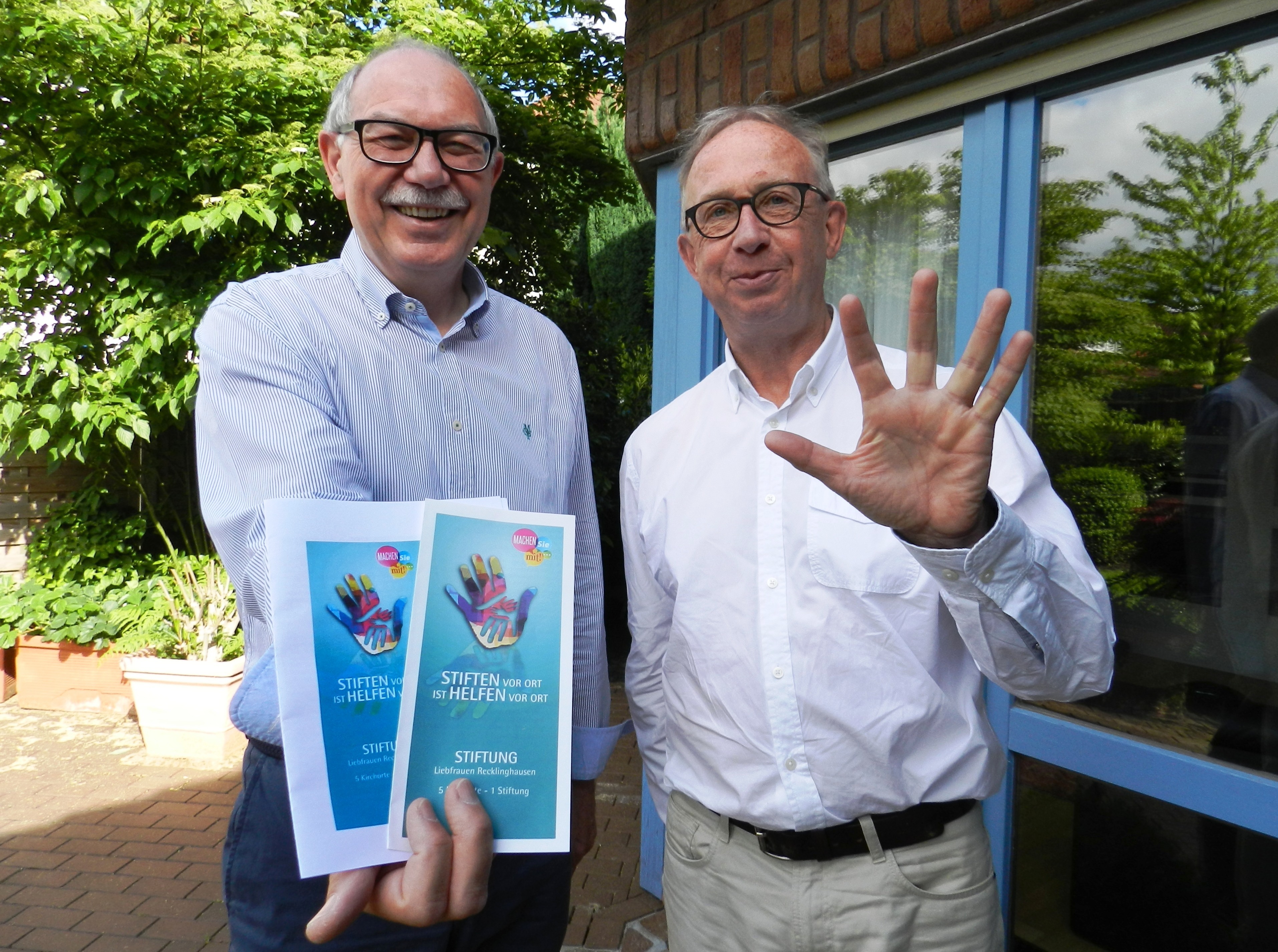 Hans-Georg Bachem (l.), Vorsitzender des Kirchenvorstandes Liebfrauen, und Kuratoriums-Mitglied Wolfgang Pantföder werben gern für die Liebfrauen-Stiftung.