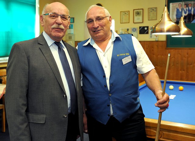 Bürgermeister und Sportwart: Zwei, die stolz auf den Mannschaftserfolg der Frintroper sind.