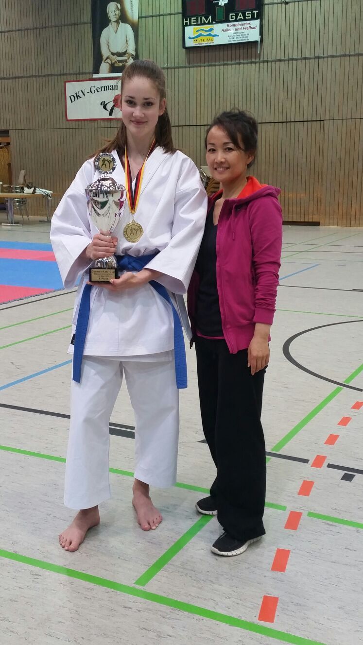 Rabea Stang mit ihrer Trainerin Seoung-Sook Park