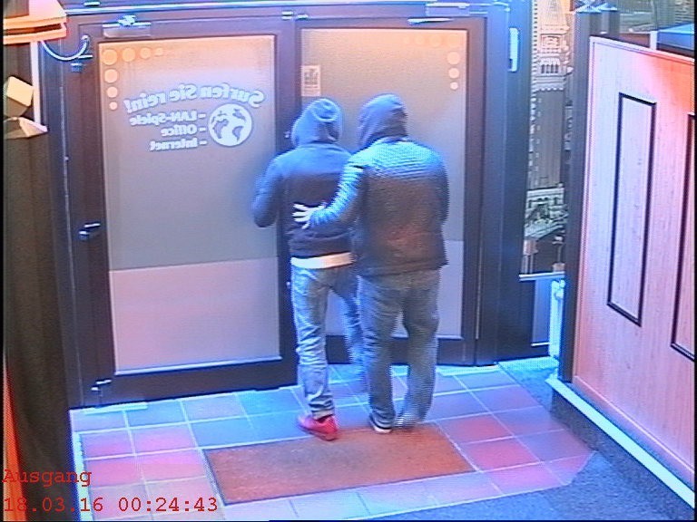 ... sucht die Polizei nach den beiden Männern.