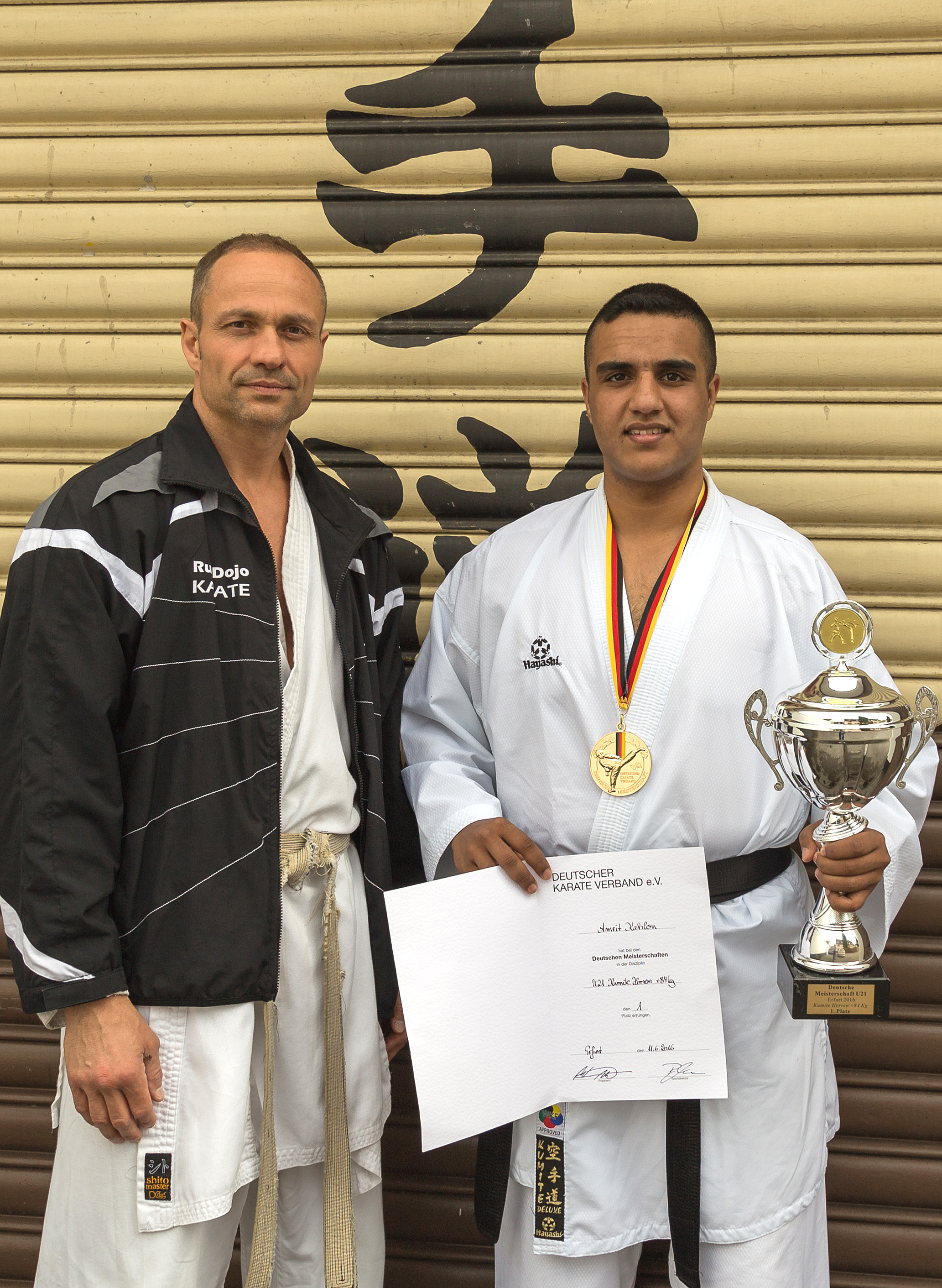 Amrit Kahlon (re.) hat den Deutschen Meistertitel (Karate, Schwergewicht U21) nach Essen geholt. Foto: privat
