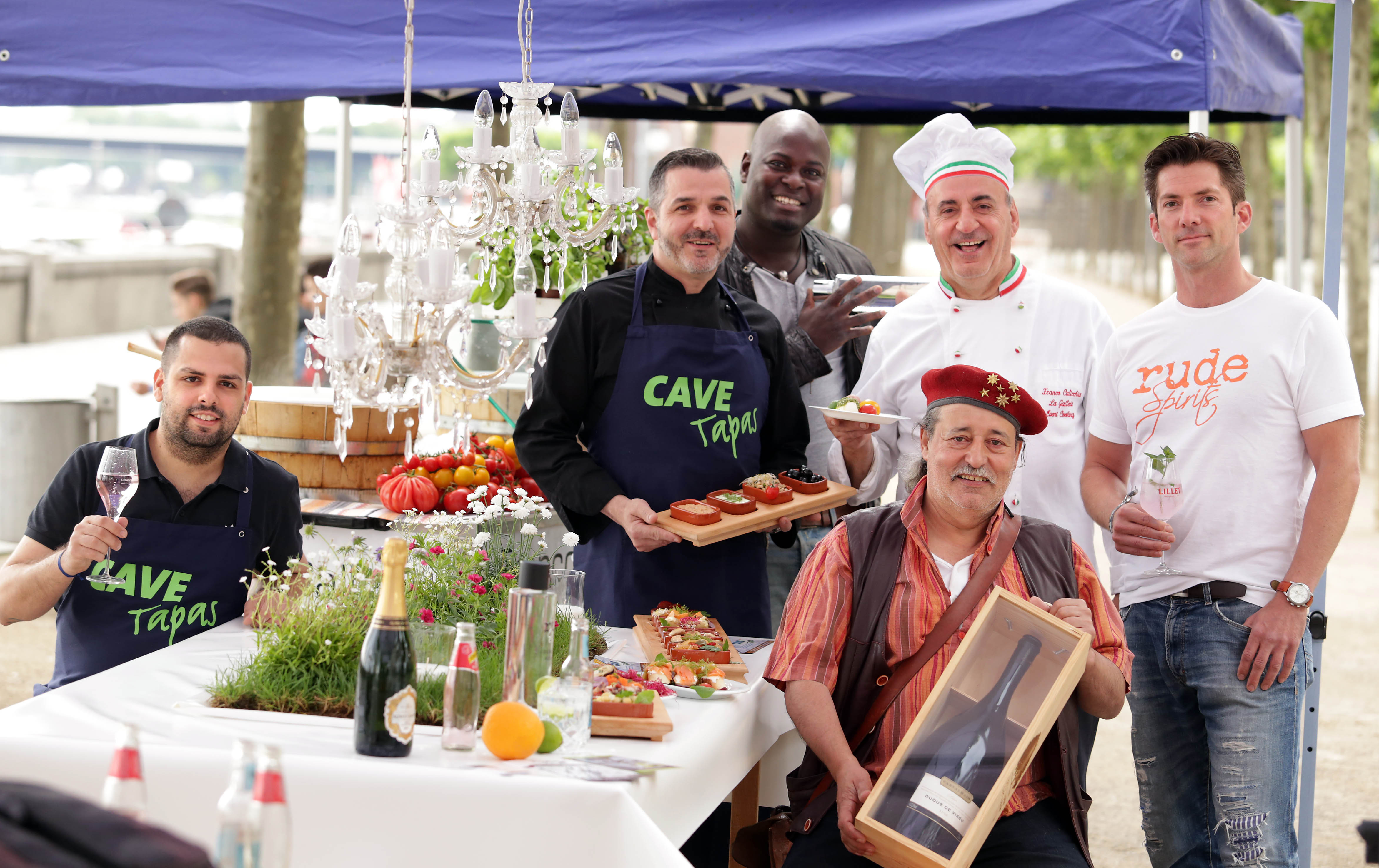 Viele Gastronomen aus der Altstadt beteiligen sich an der Langen Tafel. Foto: ila