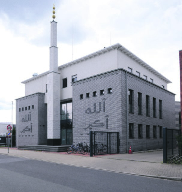 Die Moschee in Hilden an der Telleringstraße könnte Vorbild für eines der beiden Monheimer Gemeindezentren sein. Die DITIB-Gemeinde ist im Gespräch mit dem Architekten, der auch den Bau in der Nachbarstadt entworfen hat. Foto: Michael de Clerque