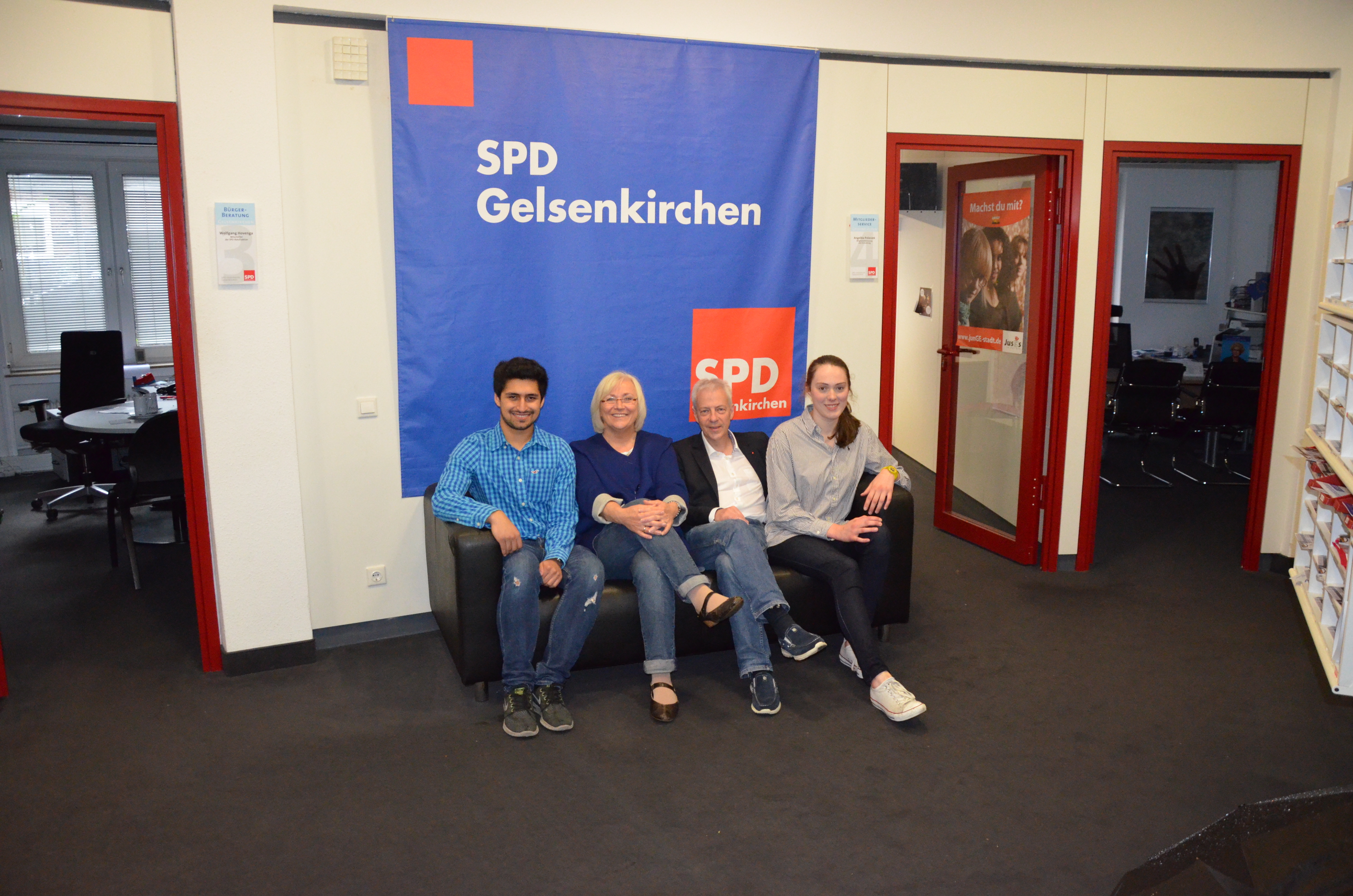 Masie Bachtiar (l.) und Lisa-Katharina Schumann (r.) werden vom 23. bis 25. Juni die Abgeordneten Heike Gebhard und Markus Töns vertreten.