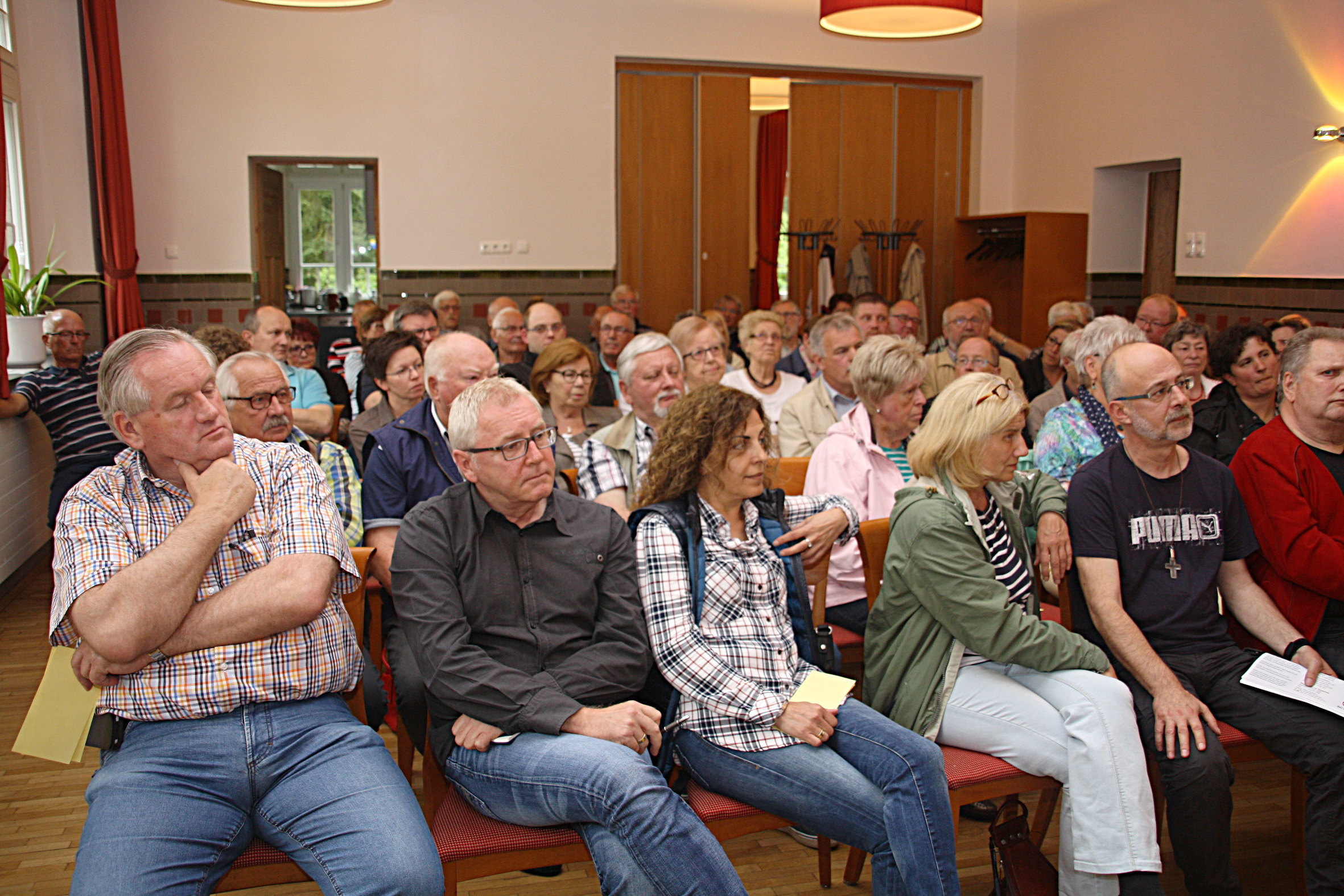 Zu einer Bürgerversammlung waren etwa 70 Merklinder ins Bürgerzentrum Marienschule gekommen, um erste Ideen für die Zukunft des Stadtteils zu sammeln.