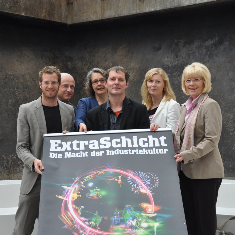 Die Veranstalter freuen sich auf eine weitere spannende lange Nacht der Industriekultur (v.l.): Arne van den Brink, Projektleiter Ruhr-Tourismus; Oliver Dresen (RAG), Tonja Wiebracht (Zeche Carl), Bernward Schilke (Zollverein), Nina Kradepohl vom KCM sowie Jolanta Nölle von der Stiftung Zollverein.