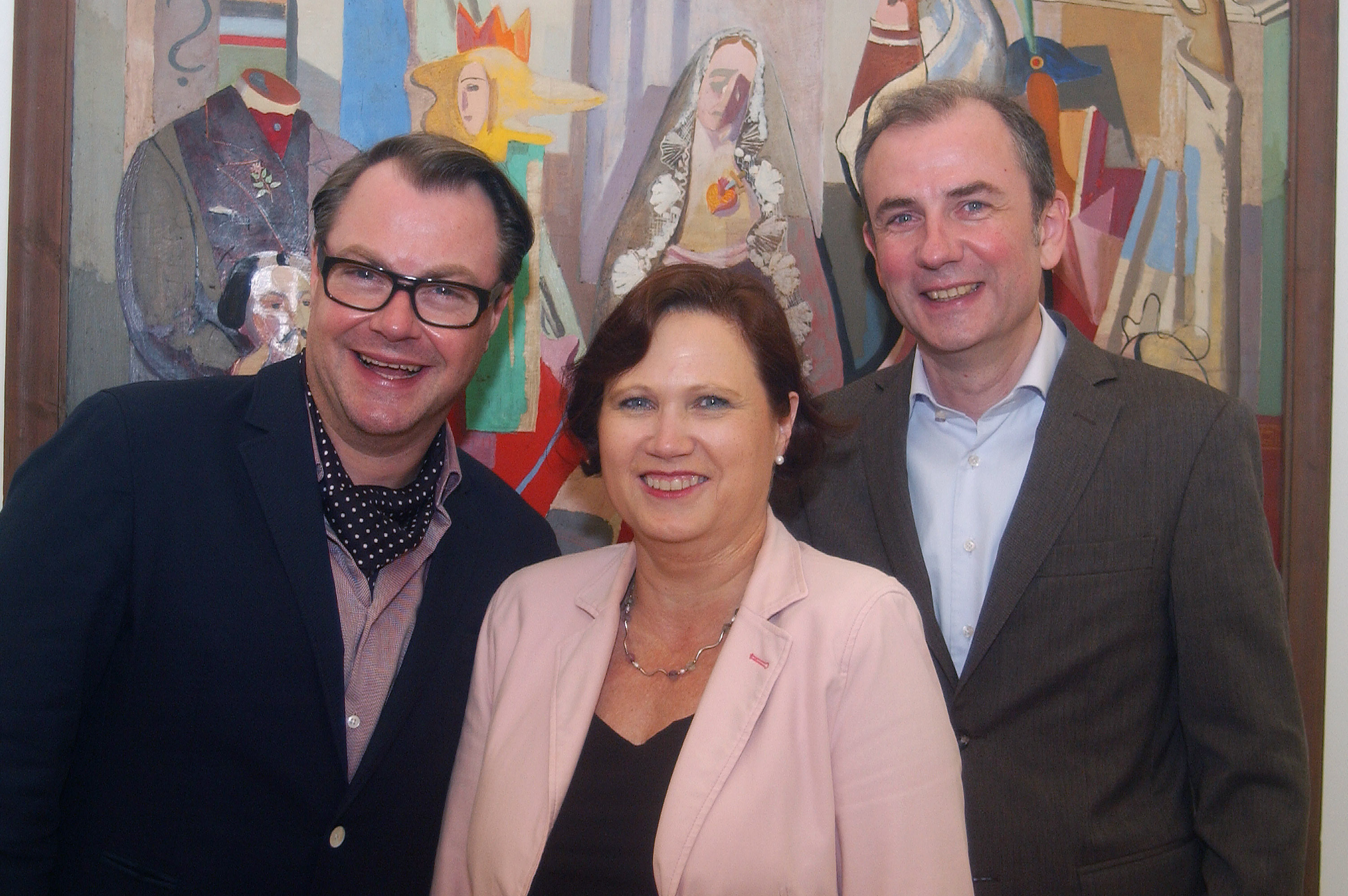 Zur ersten Ausstellung nach der Wiedereröffnung des Märkischen Museums laden (v.l.) Kurator Christoph Kohl, Bibliotheksleiterin Christine Wolf und Dirk Steimann, kommissarischer Leiter Märkisches Museum.