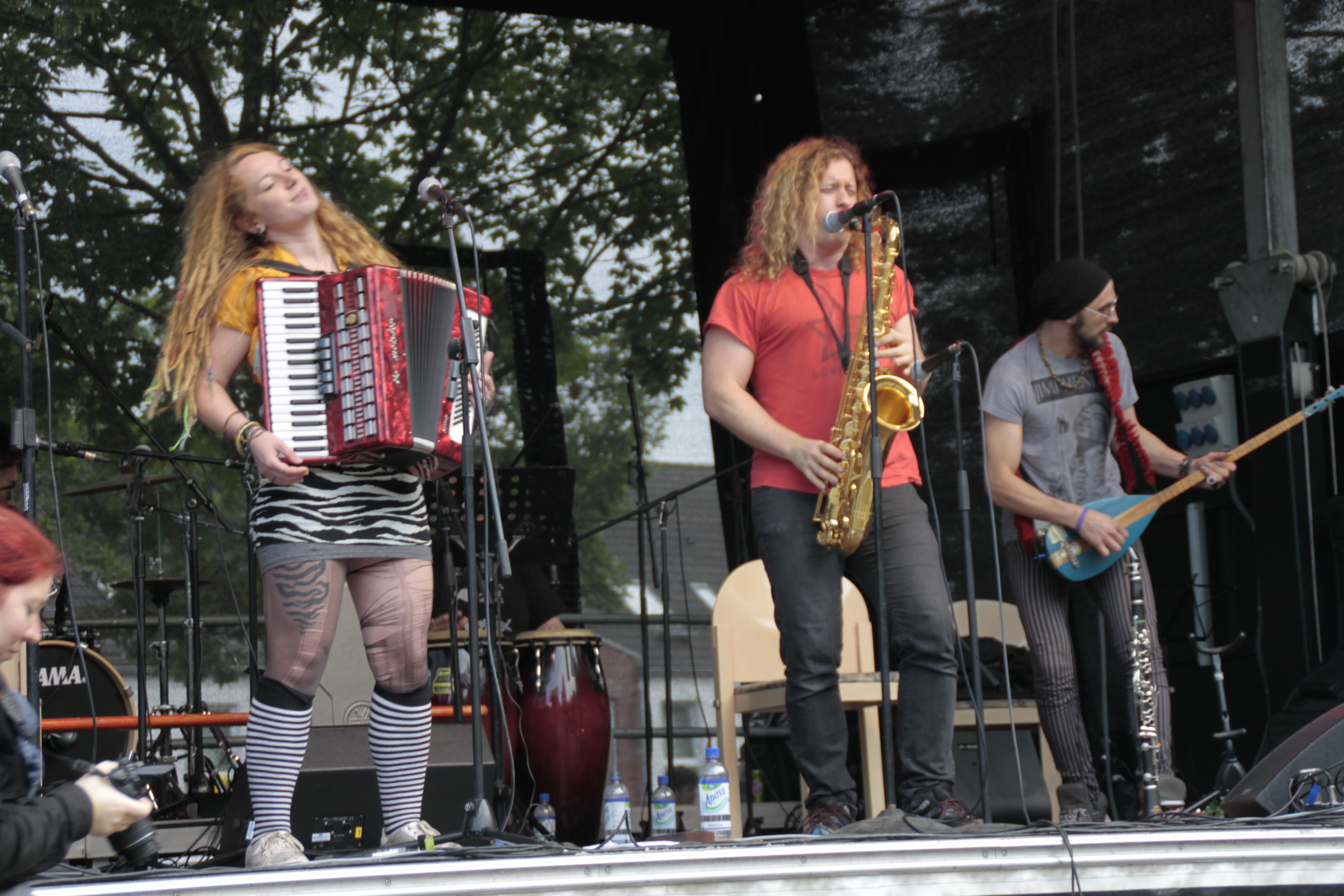 Trotz versuchtem Verbot und Regen, erfolgreich verlaufendes Fest,Samstag, 18. Juni 2016 Kundgebung mit Konzert mit Internationale Musibands und Grup Yorum in der Festplatz, Gladbeck, Fotos: Sahin Aydin