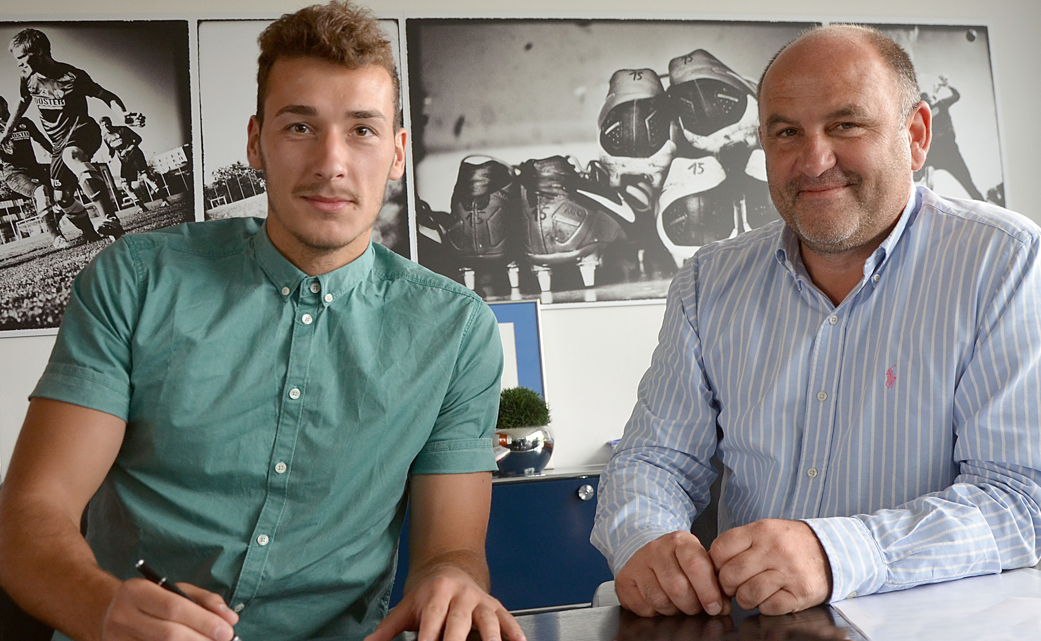 Christian Hochstätter (rechts) begrüßte Dominik Wydra an der Castroper Straße. Foto: VfL