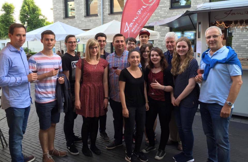 Die Jungsozialisten (hier beim Weinfest) laden zum LokalpoliTISCH.