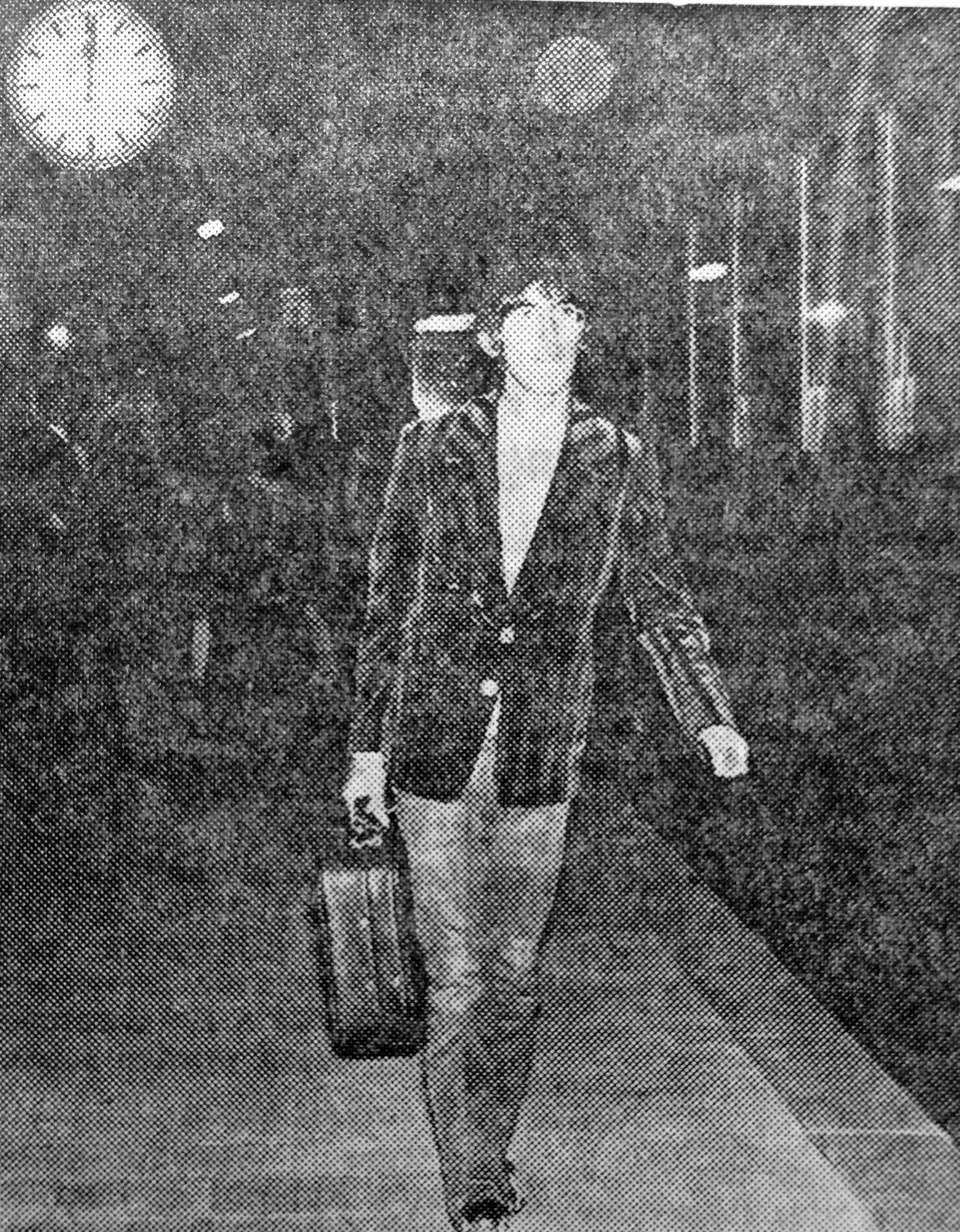 Die Beatles zu nächtlicher Stunde nach dem Konzert auf dem Mülheimer Bahnhof.(Quelle: WAZ) 25. Juni 1966