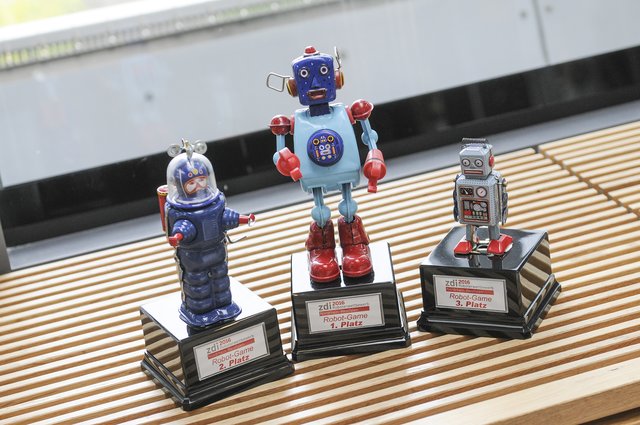 Am Samstag, 25. Juni, kämpfen die besten Schüler um die Titel des LEGO-Roboterwettbewerbs. Fotos (2): zdi