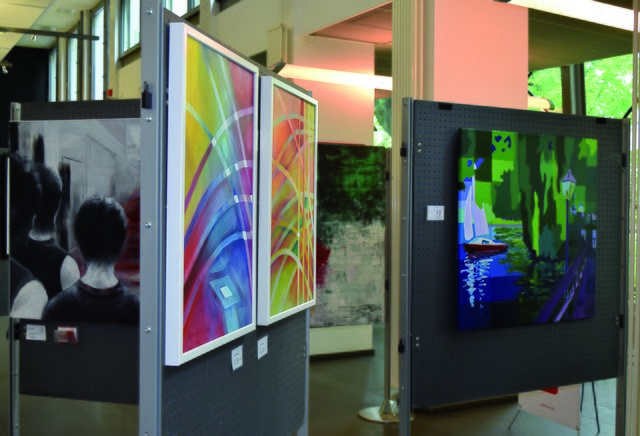 Die Sonderausstellung anlässlich des zehnjährigen Bestehens des Künstlerbundes ist noch bis Freitag in der Kundenhalle der Sparkasse HRV geöffnet.