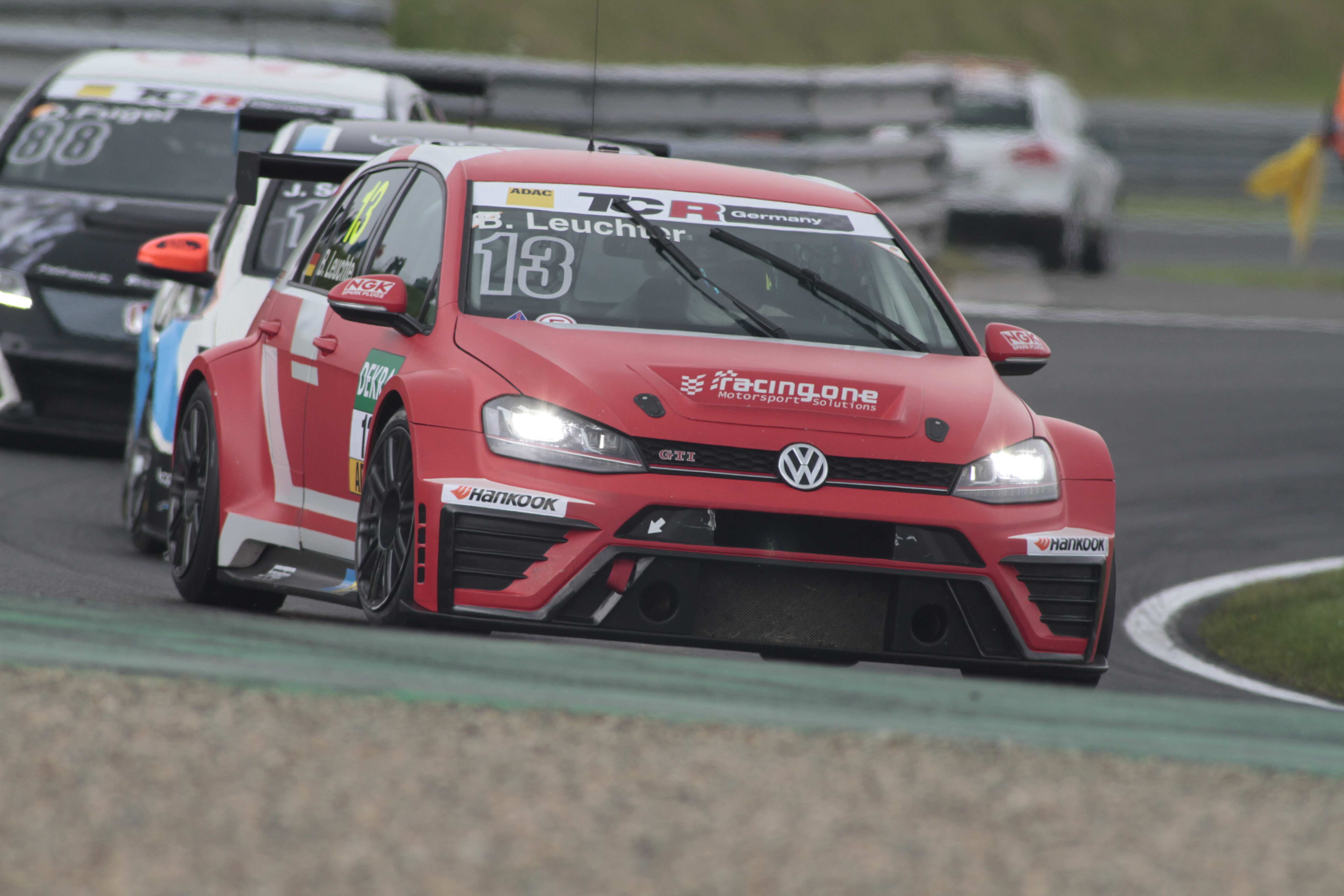 Mit der Nummer 13, Benjamin Leuchter im VW Göof GTI TCR vom Team racing one GmbH