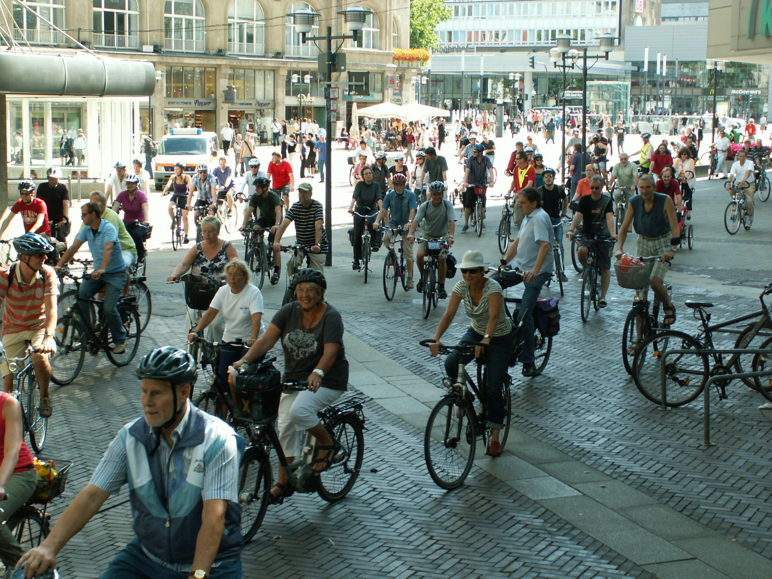 Start einer Radtour am Willy-Brandt-Platz