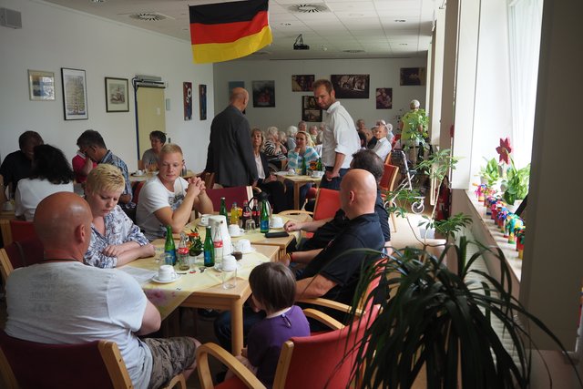 Voller Saal im Alfried-Krupp-Heim bei der Ausstellungseröffnung.