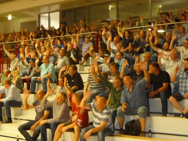 Mit einer großen Mehrheit von 255 Stimmen wurde der Vorstand nach dem Kassenbericht entlastet. Lediglich acht Mitglieder enthielten sich. Foto: Günther