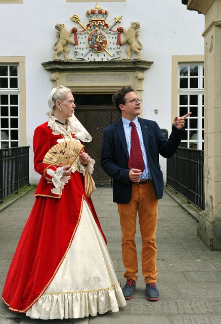 Fest der Fürstin vor historischer Schlosskulisse in Borbeck EssenBorbeck