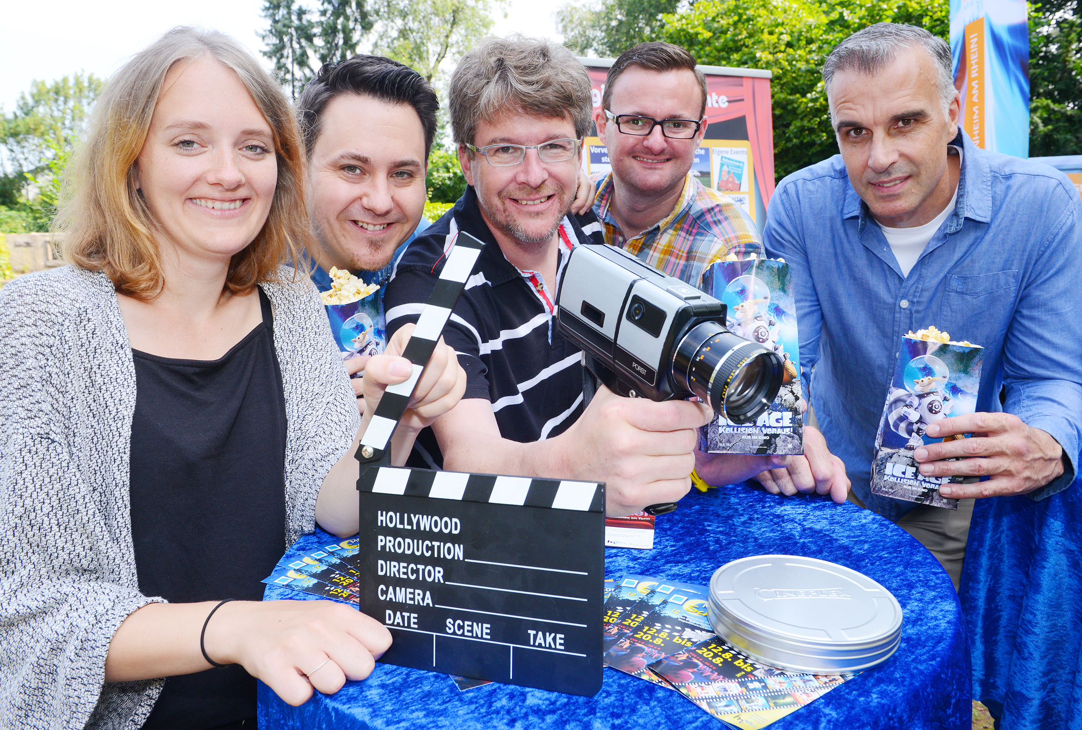 Lisa Micka, Sebastian Bünten, Ronald Morschheuser, Dirk Schier und Peter Norf machen Lust auf das Filmvergnügen unter freiem Himmel. Foto: de Clerque