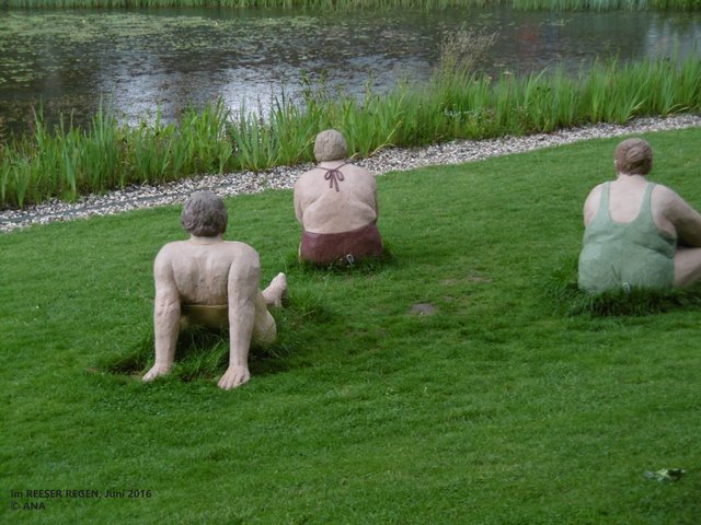 im Regen, von hinten, na, ob das mit dem Baden heute noch was wird?