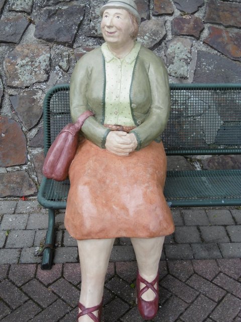 ...lass mich einfach mal´hier so sitzen und ein bißchen SCHAUEN... auf den Rhein!