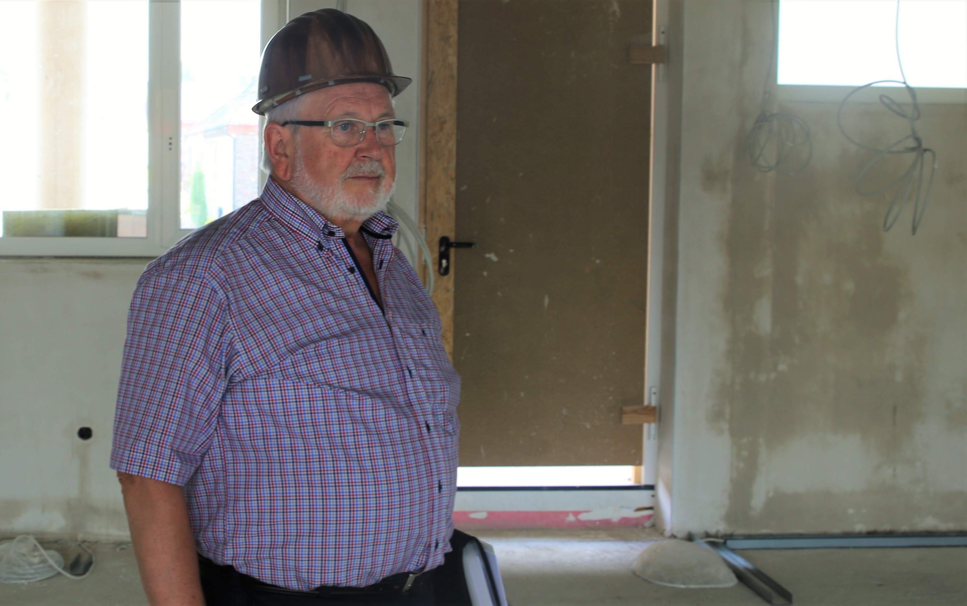 Norbert Hoffmann, erster Vorsitzender der Genossenschaft „Leben in Nachbarschaft“ (LiNa) auf der Baustelle der zukünftigen Wohngemeinschaft