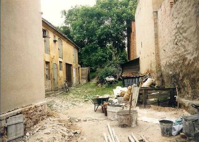 Magdeburg-Diesdorf, ein altes Gemäuer zur Wendezeit. Was draus wurde, ist mir nicht bekannt
