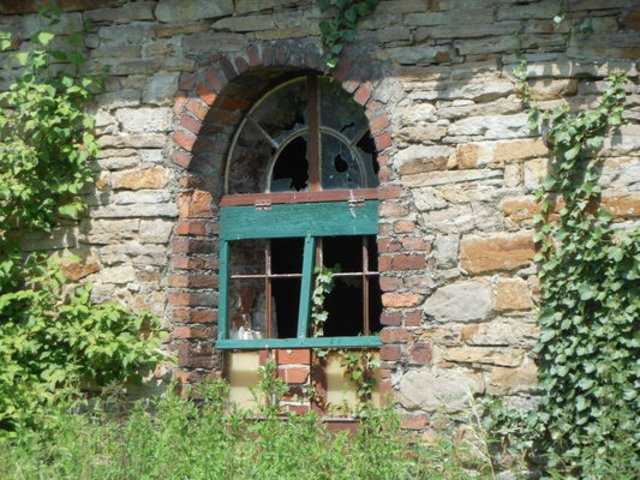 Altes Fenster am Schloss opherdicke