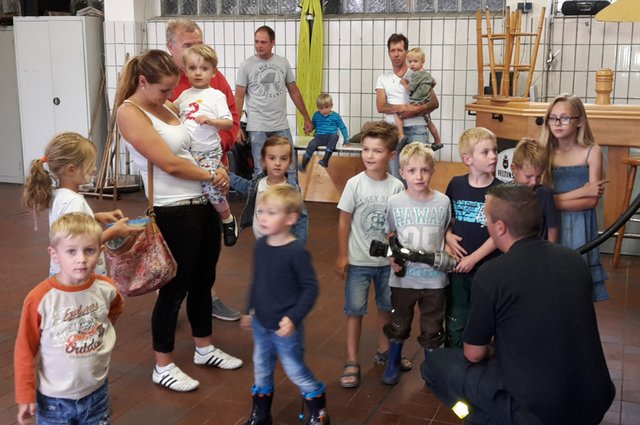  Herz Jesu Kindergarten besuchte Wulfener Feuerwehr - Dorsten Illustration 