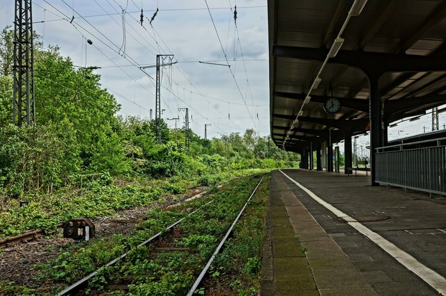 Verlassener Bahnsteig