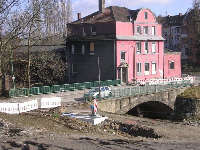 Rosa Haus an der Ennepe