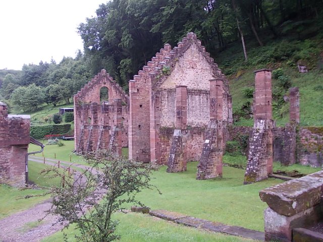 Alte Ruine... Kirche, oder Burg, oder was?!?