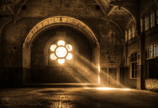 Mein absoluter Lieblings Lost Place, die Beelitz-Heilstätten nähe Berlin. "Offizieller Zugang nur mit Fotoargenturen"
