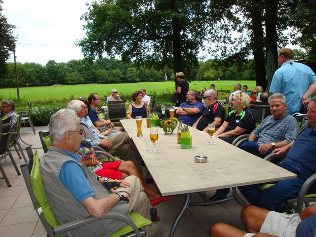 Ein zweites Verweilen am Golfgelände Hünxer Wald mit kleiner Stärkung. Foto: Privat