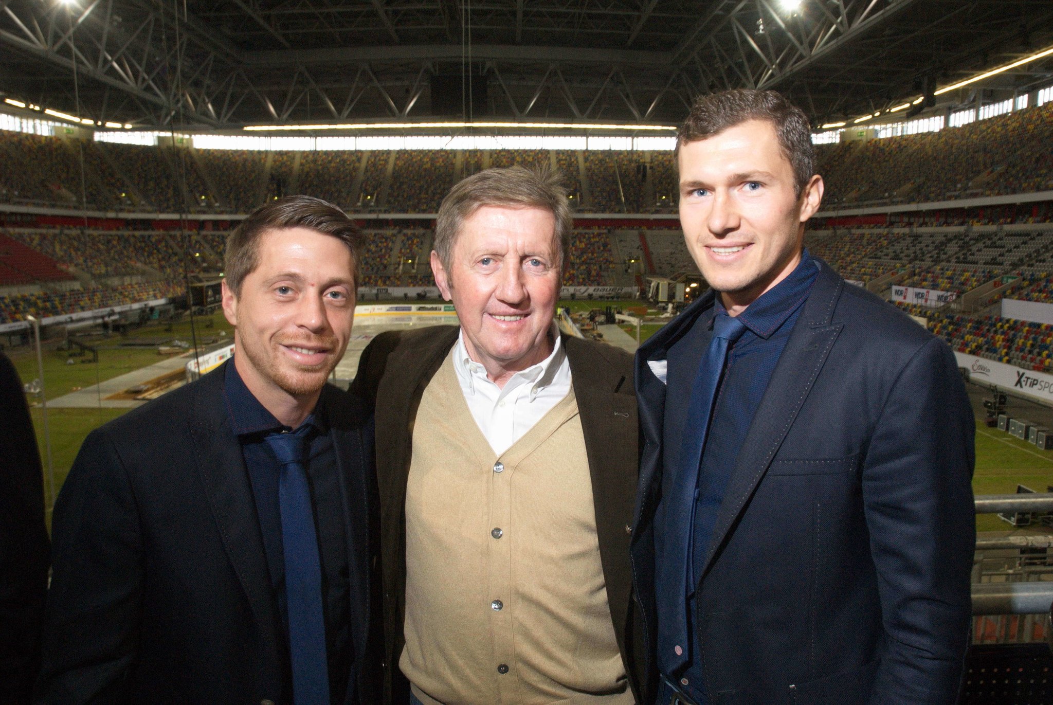 Kurz vor Anpfiff Gerd Zewe zum Ehrenspielführer von Fortuna Düsseldorf