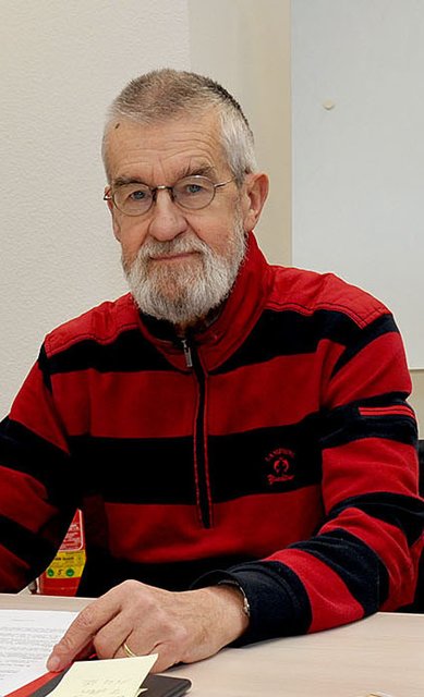 Franz Josef Gründges ist Autor des spannenden Borbeck-Krimis "Mord in der Arena". Zum Geburtstag der Dubois Arena gibt´s beim Arenafest am 20. August eine Lesung.