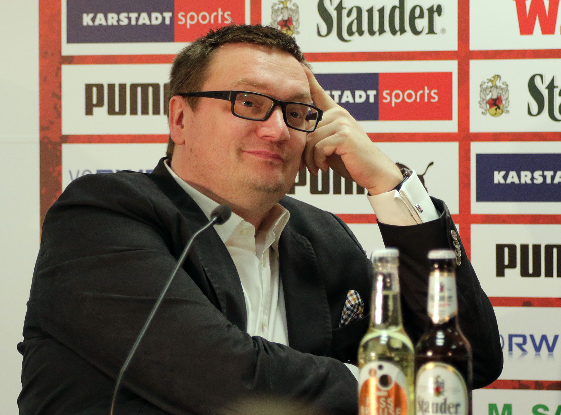 Prof. Dr. Michael Welling ist seit 2010 Geschäftsführender Vorsitzender beim Regionalligisten Rot-Weiss Essen. In der Saison 2016/2017 ist der 45-Jährige einer von zwei Promi-Tipper beim "Steilpass".
