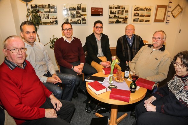 Ein Vortrag beim Männerdienste im ev. Gemeindehaus. Thema an diesem Abend war 
 „Fremde an der Wohnungstür“ mit Kriminalhauptkommissar Markus Schettke (2.v.l.). | Foto: Schaper