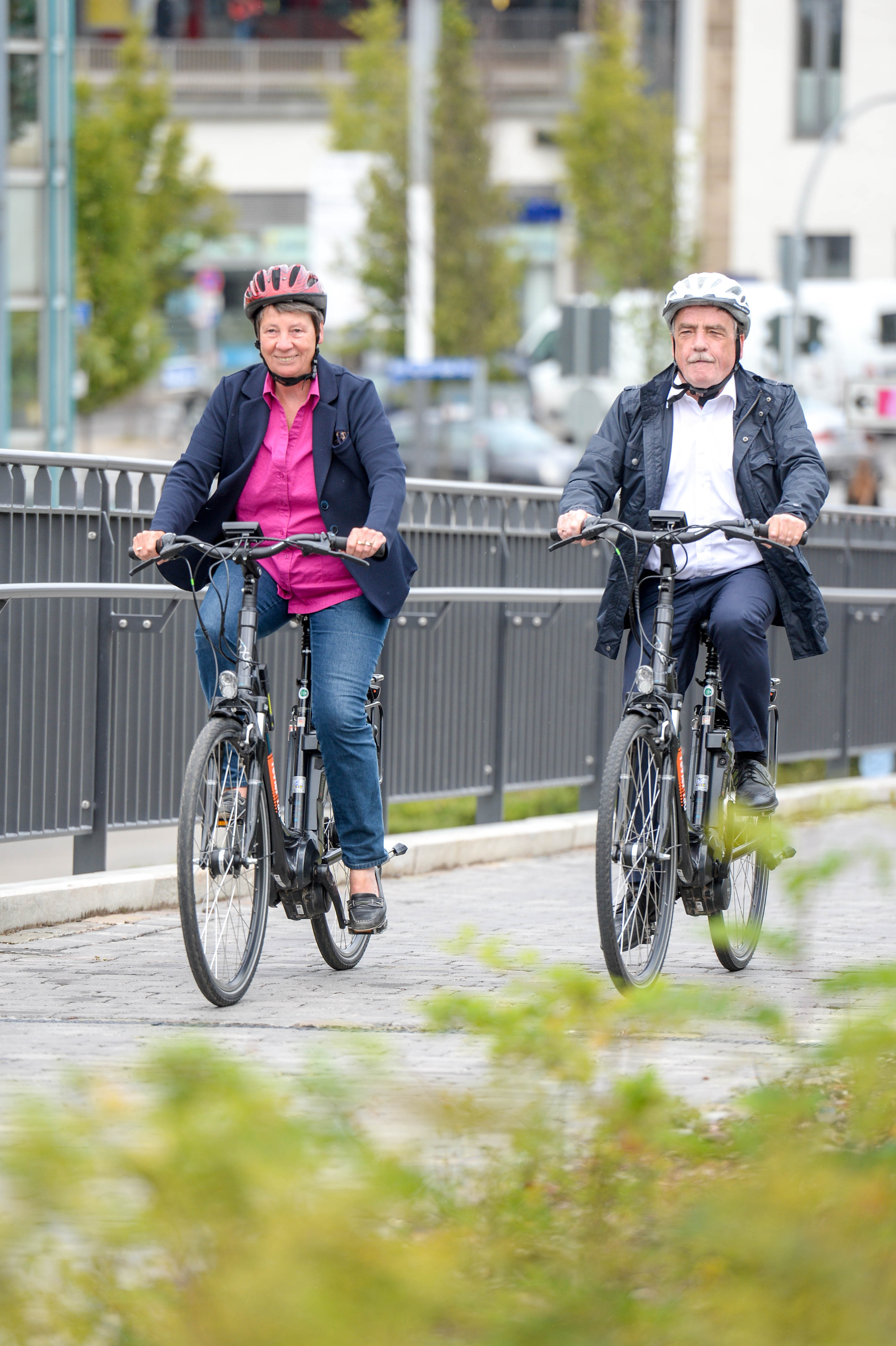 Bundesumweltministerin Barbara Hendricks und NRW-Verkehrsminister Michael Groschek in Mülheim auf dem Weg zur RS1; Foto: PR/Foto Köhring/KP