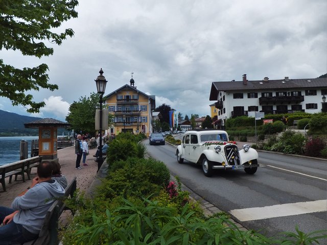 nach der Trauung: Die Fahrt mit einem Oldtimer durch Tegernsee