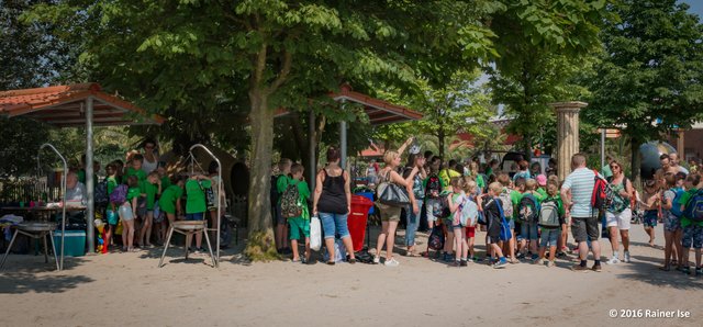 Sammlung vor dem Ausgang